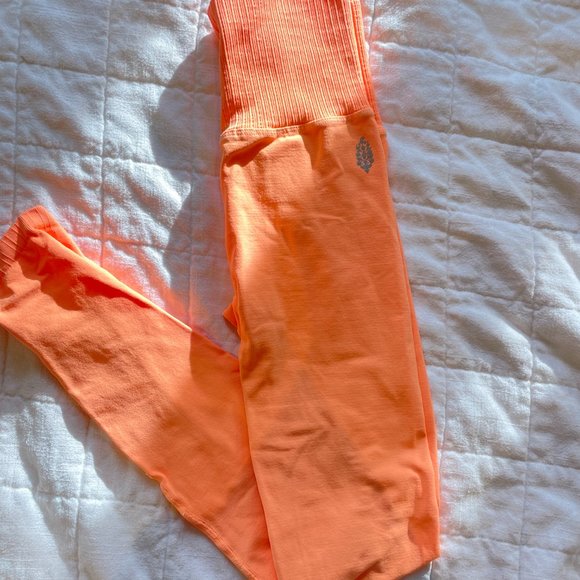 XS/S Good Karma Leggings in Peach Horizon - Picture 2 of 2